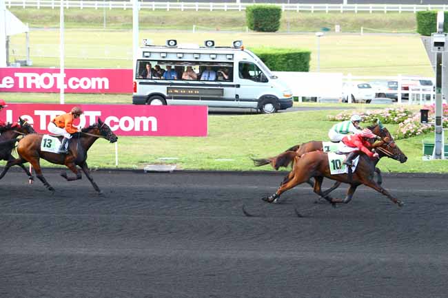 Photo d'arrivée de la course pmu PRIX D'ETAMPES à PARIS-VINCENNES le Lundi 19 septembre 2016