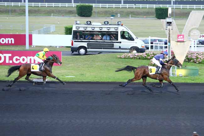 Photo d'arrivée de la course pmu PRIX DE BEZIERS à PARIS-VINCENNES le Lundi 19 septembre 2016