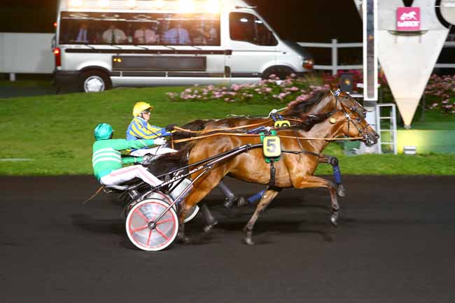 Photo d'arrivée de la course pmu PRIX LACADEIRA à PARIS-VINCENNES le Mardi 20 septembre 2016