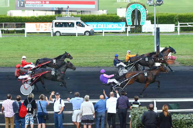 Photo d'arrivée de la course pmu PRIX RENT A CAR à LE CROISE-LAROCHE le Mercredi 21 septembre 2016