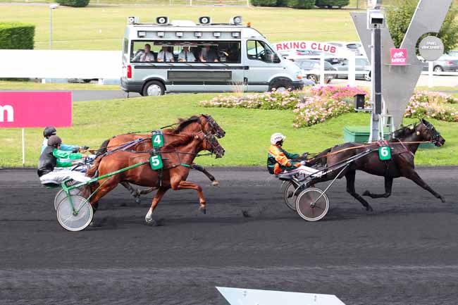 Photo d'arrivée de la course pmu PRIX BERNARD LE QUELLEC à PARIS-VINCENNES le Jeudi 22 septembre 2016