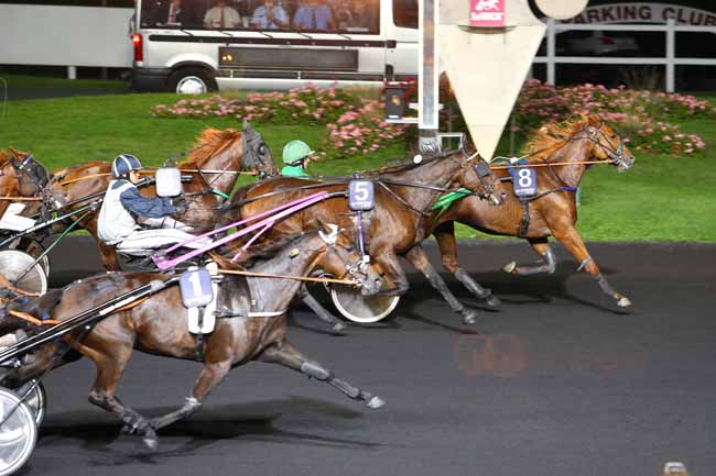 Photo d'arrivée de la course pmu PRIX CLEOMEDE à PARIS-VINCENNES le Vendredi 23 septembre 2016