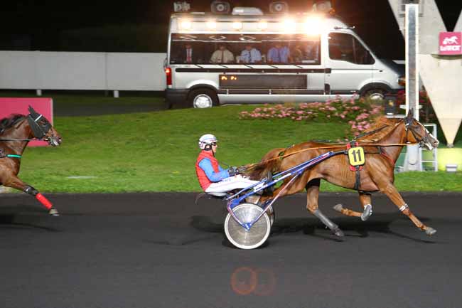 Photo d'arrivée de la course pmu PRIX AQUITANIA à PARIS-VINCENNES le Vendredi 23 septembre 2016