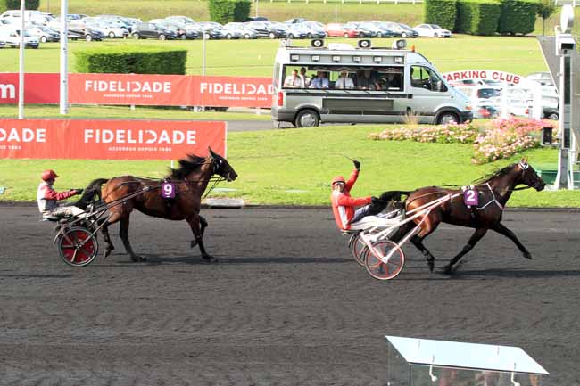 Photo d'arrivée de la course pmu GRAND PRIX DES BENEVOLES - PRIX EMILE BEZIERE à PARIS-VINCENNES le Dimanche 25 septembre 2016