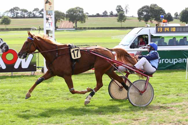 Photo d'arrivée de la course pmu PRIX DU CHERAN à CRAON le Lundi 26 septembre 2016