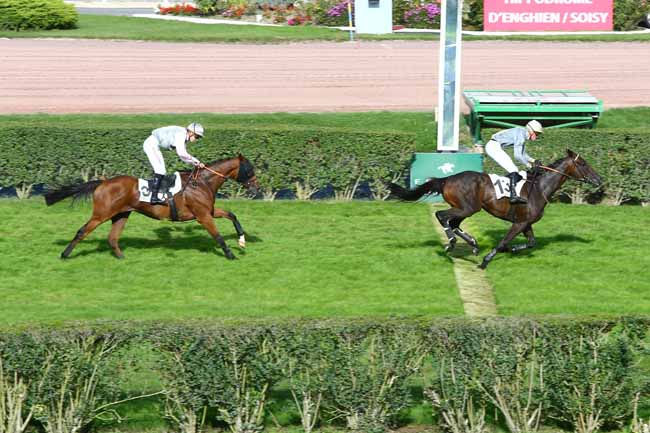Photo d'arrivée de la course pmu PRIX DE CHABLIS à ENGHIEN le Mardi 27 septembre 2016