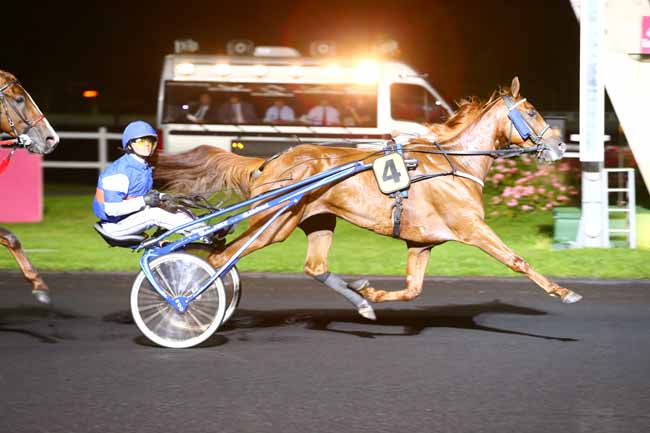 Photo d'arrivée de la course pmu GRAND PRIX DE L'U.E.T. à PARIS-VINCENNES le Mardi 27 septembre 2016