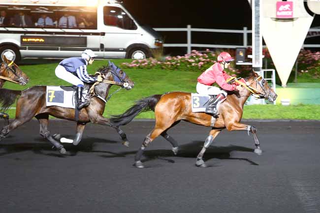 Photo d'arrivée de la course pmu PRIX CRUCIS à PARIS-VINCENNES le Mardi 27 septembre 2016