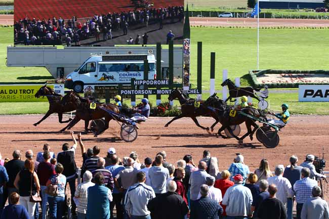Photo d'arrivée de la course pmu GRAND NATIONAL DU TROT PARIS-TURF à LE MONT SAINT MICHEL le Mercredi 28 septembre 2016
