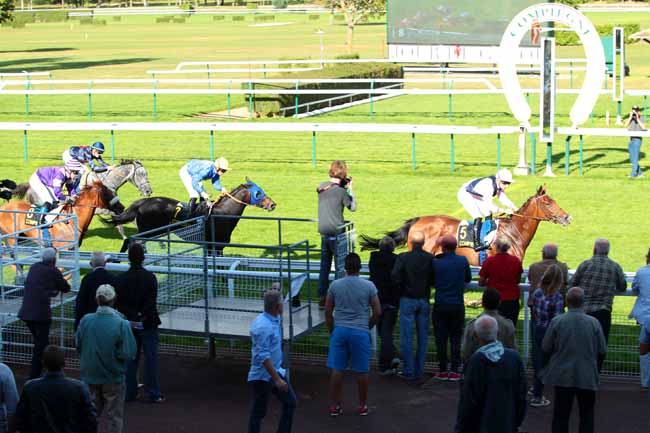 Photo d'arrivée de la course pmu PRIX DE LA VALLEE DE L'AUTOMNE à COMPIEGNE le Jeudi 29 septembre 2016