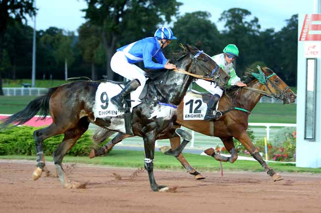 Photo d'arrivée de la course pmu PRIX DE THOMERY à ENGHIEN le Jeudi 29 septembre 2016