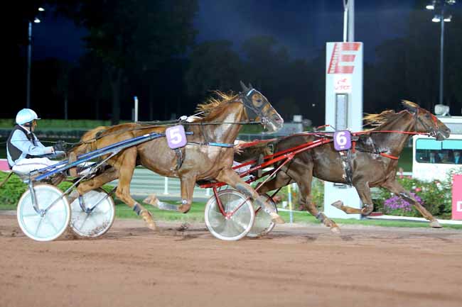 Photo d'arrivée de la course pmu PRIX DE NANTUA à ENGHIEN le Jeudi 29 septembre 2016