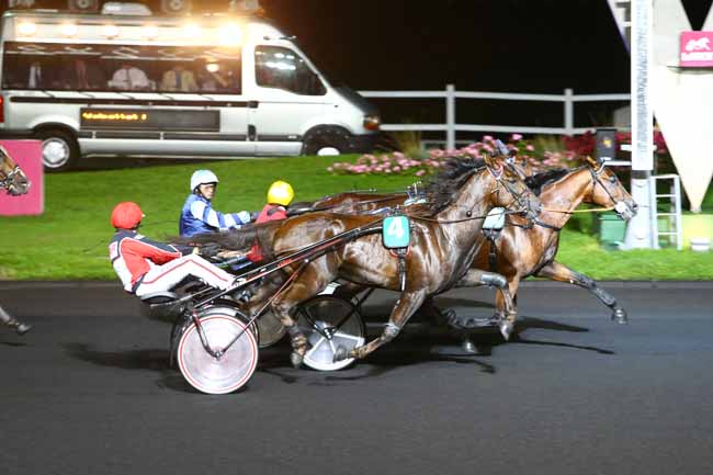 Photo d'arrivée de la course pmu PRIX ETAMIN à PARIS-VINCENNES le Vendredi 30 septembre 2016