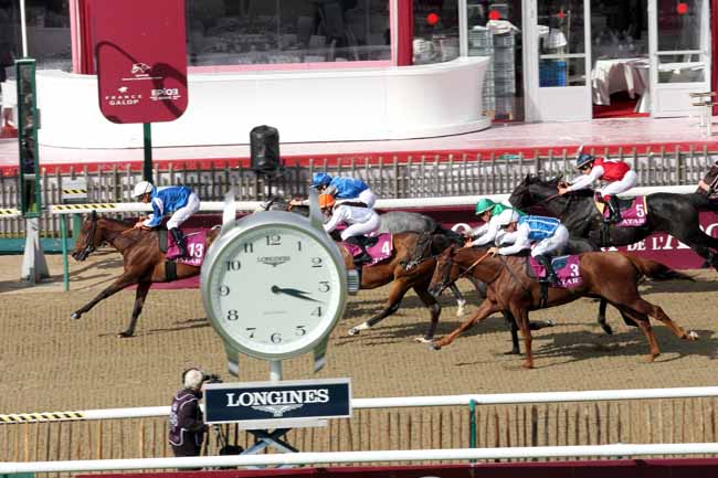 Photo d'arrivée de la course pmu GRAND HANDICAP DES MILERS DU QATAR RACING AND EQUESTRIAN CLUB à CHANTILLY le Samedi 1 octobre 2016