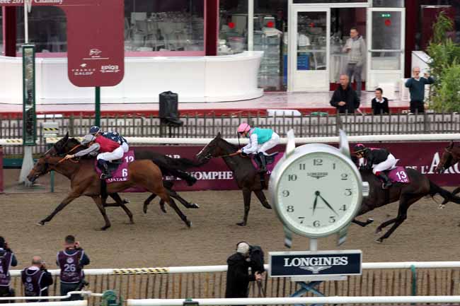 Photo d'arrivée de la course pmu QATAR GRAND HANDICAP DES JUMENTS à CHANTILLY le Samedi 1 octobre 2016
