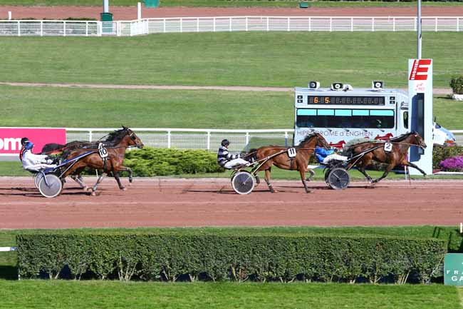 Photo d'arrivée de la course pmu PRIX DU PONT DE TOLBIAC à ENGHIEN le Lundi 3 octobre 2016