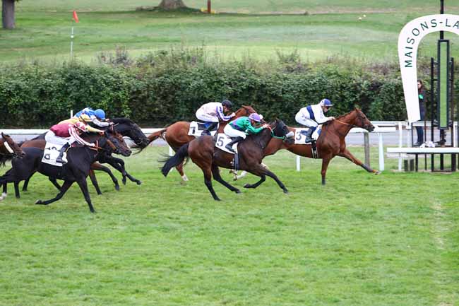Photo d'arrivée de la course pmu PRIX DE LA ROUTE DES PAVILLONS à MAISONS-LAFFITTE le Vendredi 7 octobre 2016