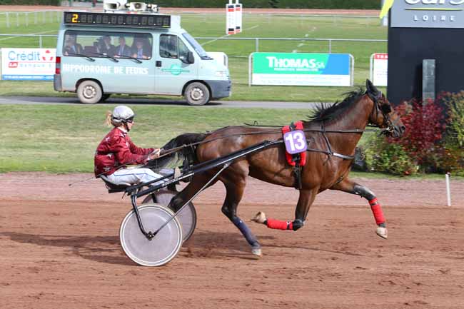 Photo d'arrivée de la course pmu PRIX NIGAY à FEURS le Lundi 10 octobre 2016