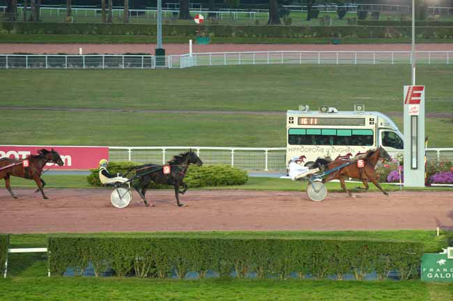 Photo d'arrivée de la course pmu PRIX DE NEUILLY-EN-THELLE à ENGHIEN le Lundi 10 octobre 2016