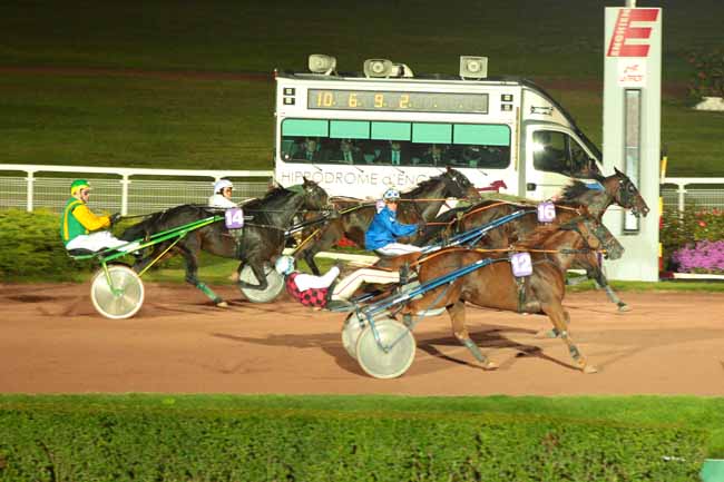 Photo d'arrivée de la course pmu PRIX DE LA PORTE DE CHAMPERRET à ENGHIEN le Lundi 10 octobre 2016