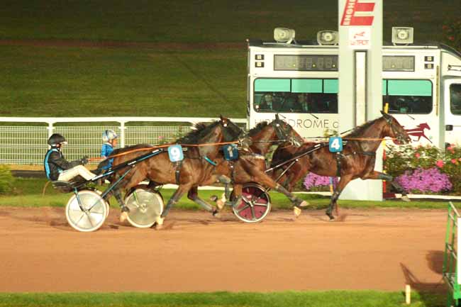 Photo d'arrivée de la course pmu PRIX DU HAUT-RHIN à ENGHIEN le Lundi 10 octobre 2016