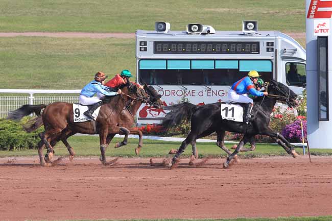 Photo d'arrivée de la course pmu PRIX DE MAURON à ENGHIEN le Mercredi 12 octobre 2016