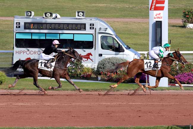 Photo d'arrivée de la course pmu PRIX DU JARDIN DU LUXEMBOURG à ENGHIEN le Mercredi 12 octobre 2016