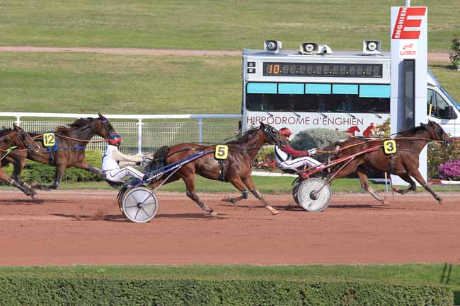 Photo d'arrivée de la course pmu PRIX DE LA TOUR MONTPARNASSE à ENGHIEN le Mercredi 12 octobre 2016