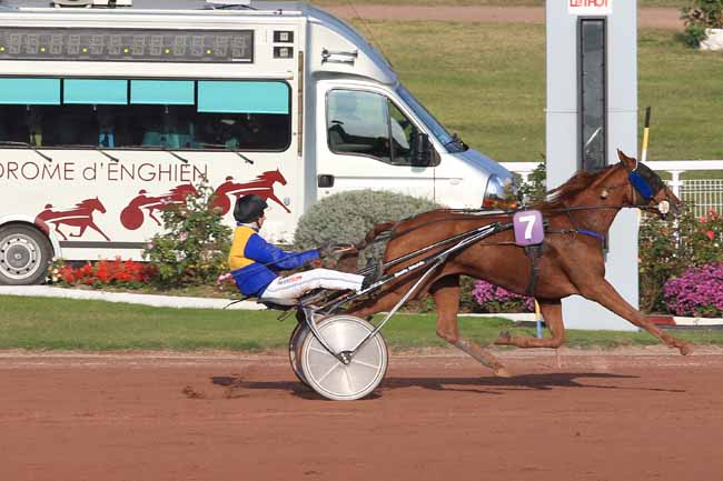 Photo d'arrivée de la course pmu PRIX DU CHATEAU D'EAU (GR A) à ENGHIEN le Mercredi 12 octobre 2016