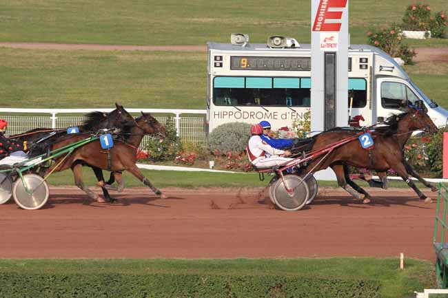 Photo d'arrivée de la course pmu PRIX DU CHATEAU D'EAU  (GR B) à ENGHIEN le Mercredi 12 octobre 2016