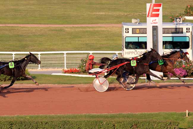 Photo d'arrivée de la course pmu PRIX DE LA PORTE D'AUBERVILLIERS à ENGHIEN le Mercredi 12 octobre 2016
