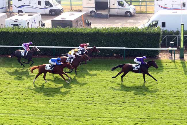 Photo d'arrivée de la course pmu PRIX DE VILLEMETRIE à CHANTILLY le Mercredi 12 octobre 2016