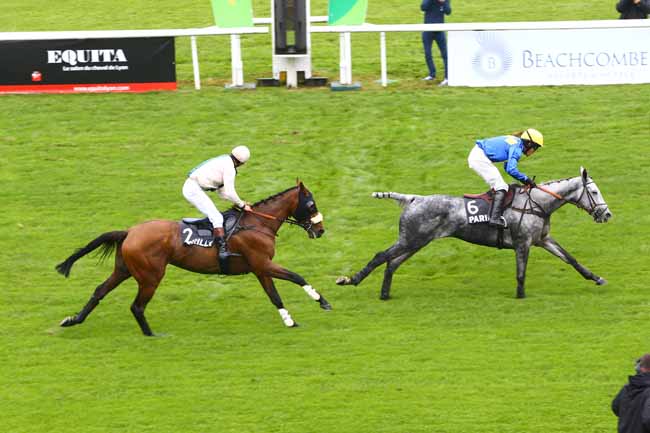 Photo d'arrivée de la course pmu PRIX DU CAMPUS VETERINAIRE DE LYON à LYON-PARILLY le Jeudi 13 octobre 2016