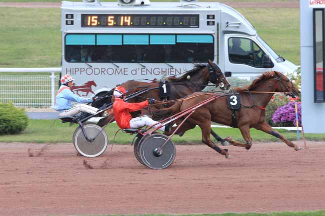 Photo d'arrivée de la course pmu PRIX DE PASSY (GR A) à ENGHIEN le Jeudi 13 octobre 2016