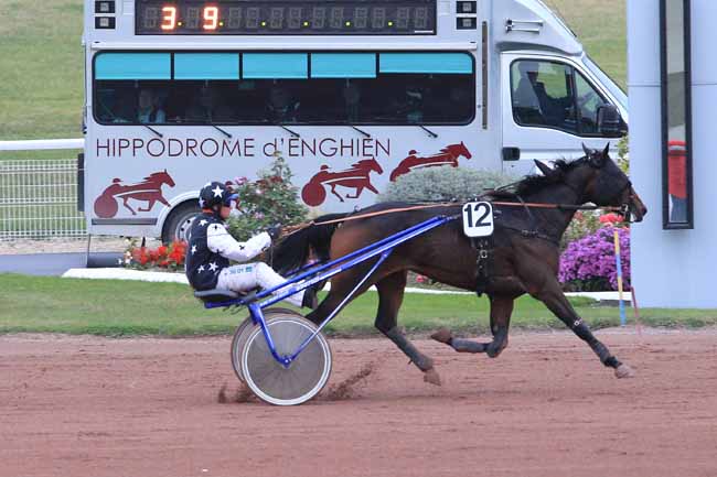 Photo d'arrivée de la course pmu PRIX DE PASSY (GR B) à ENGHIEN le Jeudi 13 octobre 2016