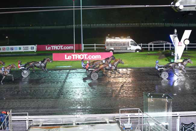 Photo d'arrivée de la course pmu PRIX BOHEMIA à PARIS-VINCENNES le Vendredi 14 octobre 2016