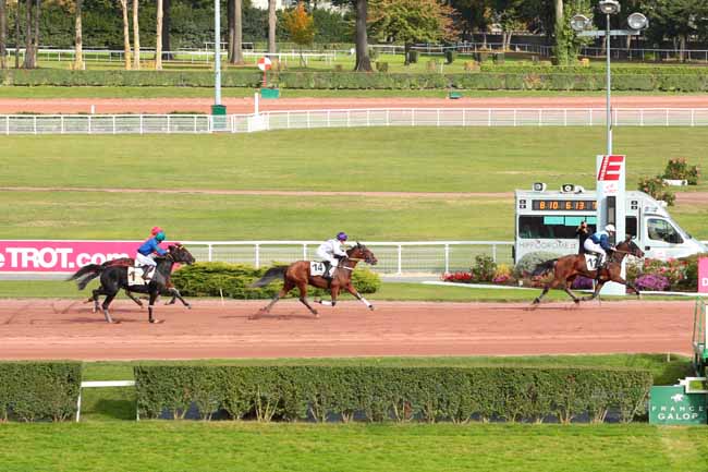 Photo d'arrivée de la course pmu PRIX DE LA PORTE D'IVRY à ENGHIEN le Lundi 17 octobre 2016