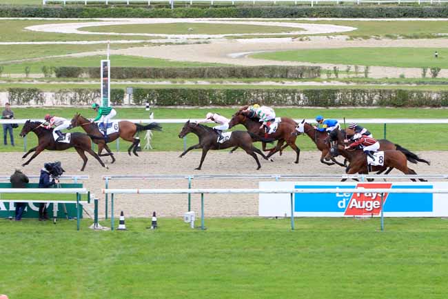 Photo d'arrivée de la course pmu PRIX DU POLE INTERNATIONAL DE DEAUVILLE à DEAUVILLE le Mardi 18 octobre 2016