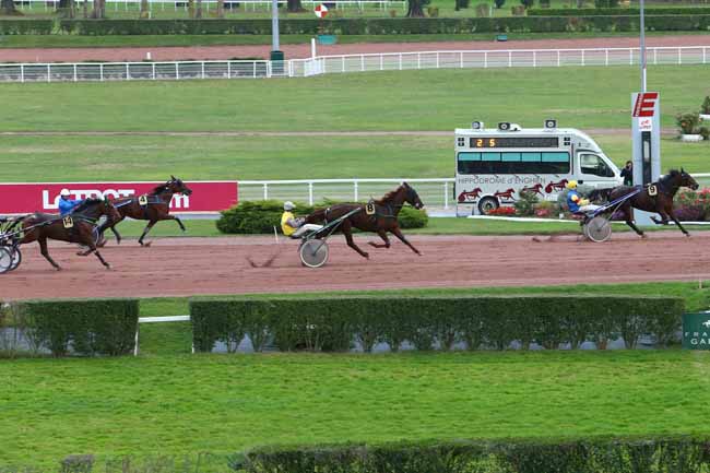 Photo d'arrivée de la course pmu PRIX DE LA PORTE BRANCION à ENGHIEN le Jeudi 20 octobre 2016