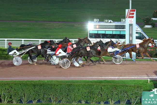 Photo d'arrivée de la course pmu PRIX DE LA PORTE DE LA VILLETTE à ENGHIEN le Jeudi 20 octobre 2016