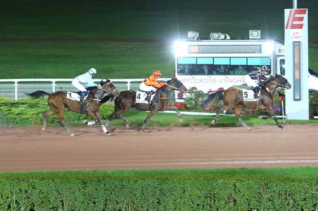 Photo d'arrivée de la course pmu PRIX DU PONT NEUF à ENGHIEN le Jeudi 20 octobre 2016