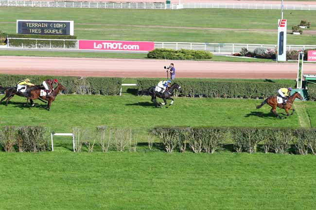 Photo d'arrivée de la course pmu PRIX DE BOURGES à ENGHIEN le Samedi 22 octobre 2016