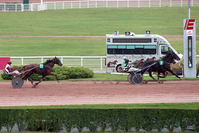 Photo d'arrivée de la course pmu PRIX DE THIEZAC à ENGHIEN le Lundi 24 octobre 2016