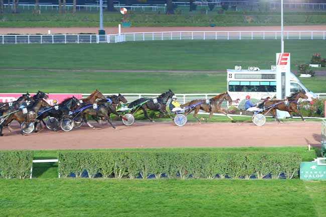 Photo d'arrivée de la course pmu PRIX DE L'AIGLE à ENGHIEN le Mercredi 26 octobre 2016