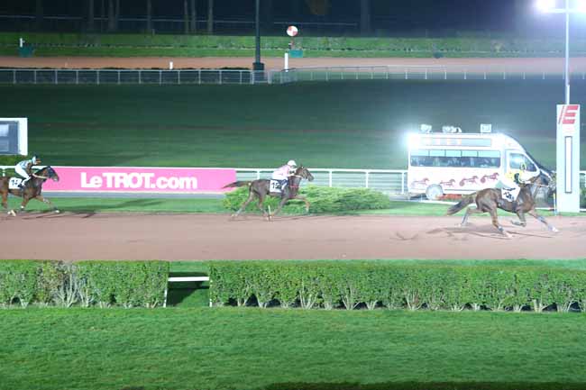 Photo d'arrivée de la course pmu PRIX DE L'HOTEL DES MONNAIES à ENGHIEN le Mercredi 26 octobre 2016