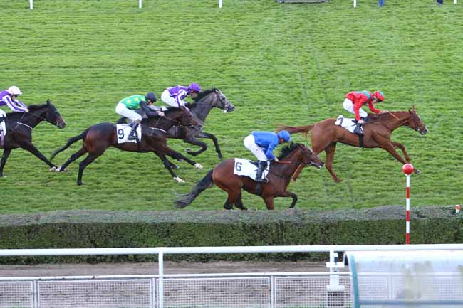 Photo d'arrivée de la course pmu CRITERIUM DE SAINT-CLOUD à SAINT-CLOUD le Dimanche 30 octobre 2016