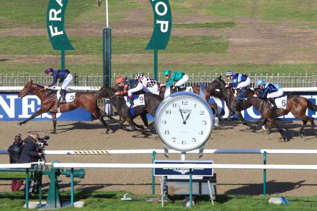 Photo d'arrivée de la course pmu PRIX DE LA SEIGNEURIE à CHANTILLY le Lundi 31 octobre 2016