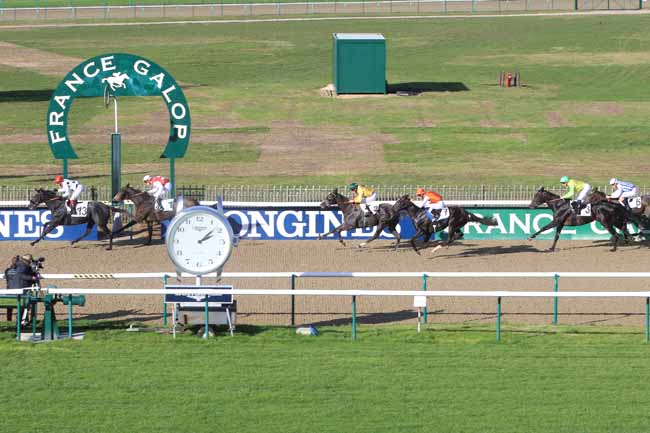 Photo d'arrivée de la course pmu PRIX DE LA ROUTE CHAPERON à CHANTILLY le Lundi 31 octobre 2016