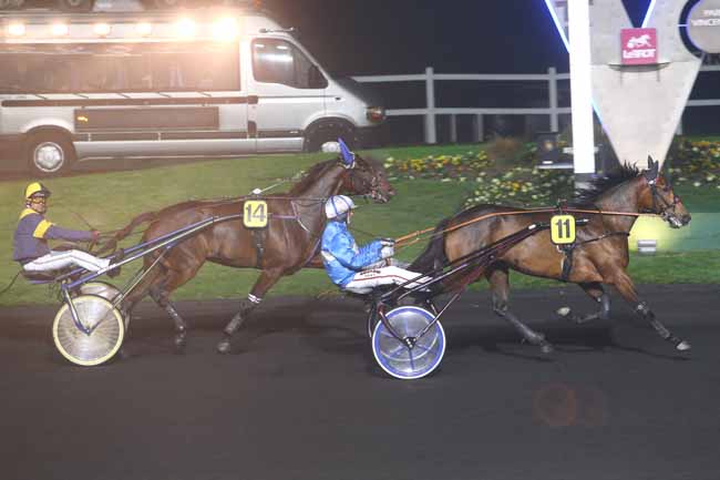 Photo d'arrivée de la course pmu PRIX MARCEL DEJEAN à PARIS-VINCENNES le Mardi 1 novembre 2016