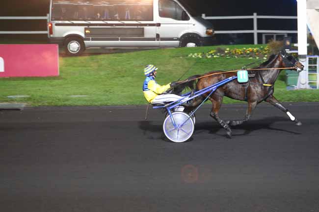 Photo d'arrivée de la course pmu PRIX LUCRETIA à PARIS-VINCENNES le Mardi 1 novembre 2016